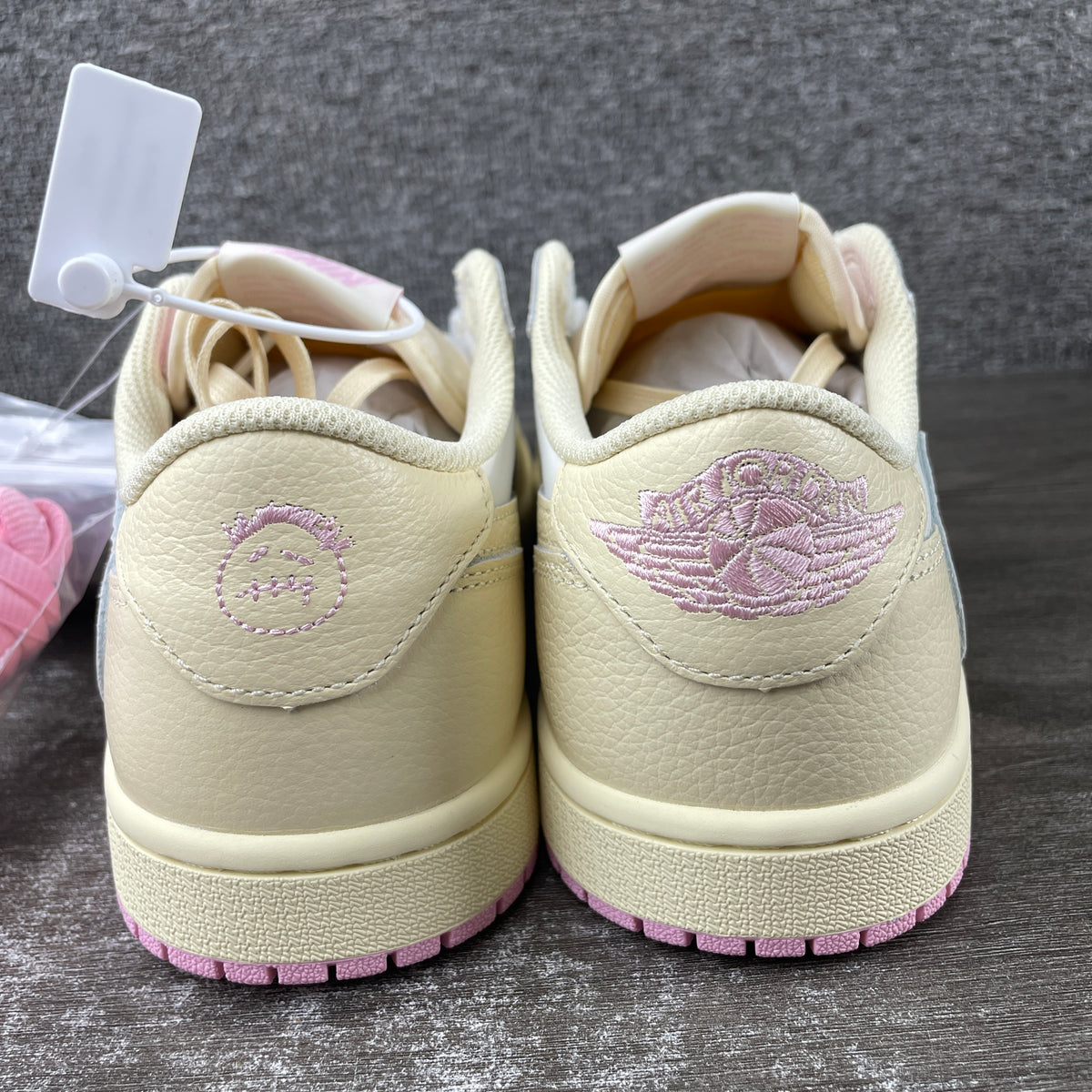 J1 Low Shy Pink