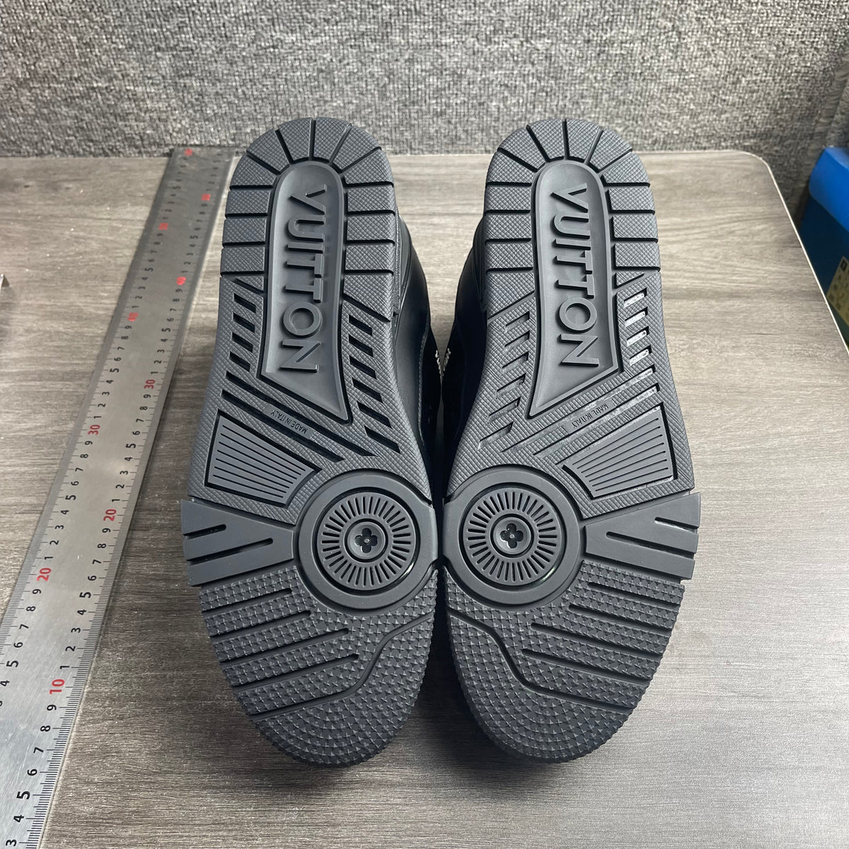 LV Trainer Black