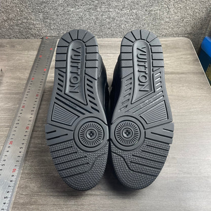 LV Trainer Black