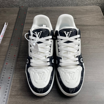 LV Trainer Black & White