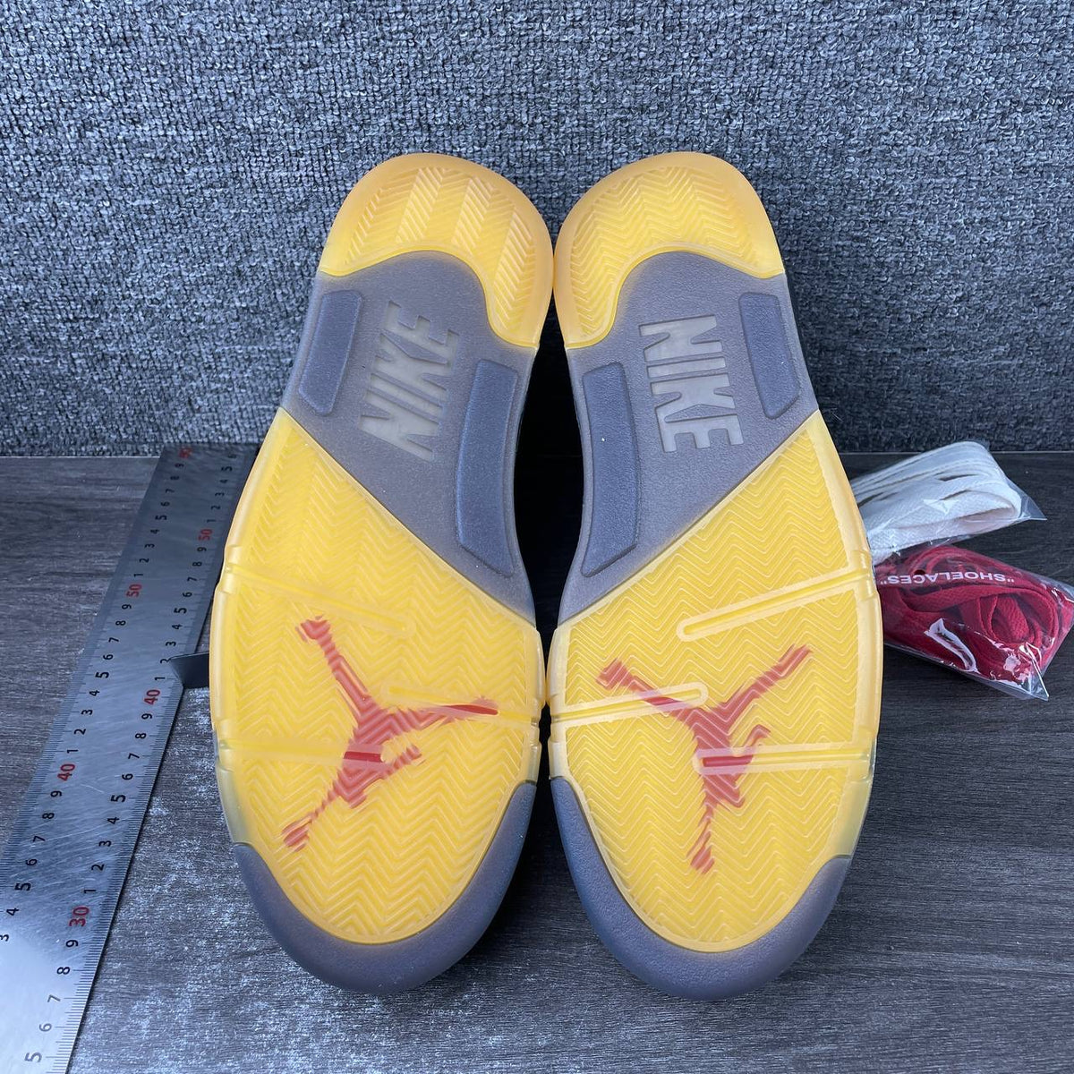 AJ5 Off-White Muslin