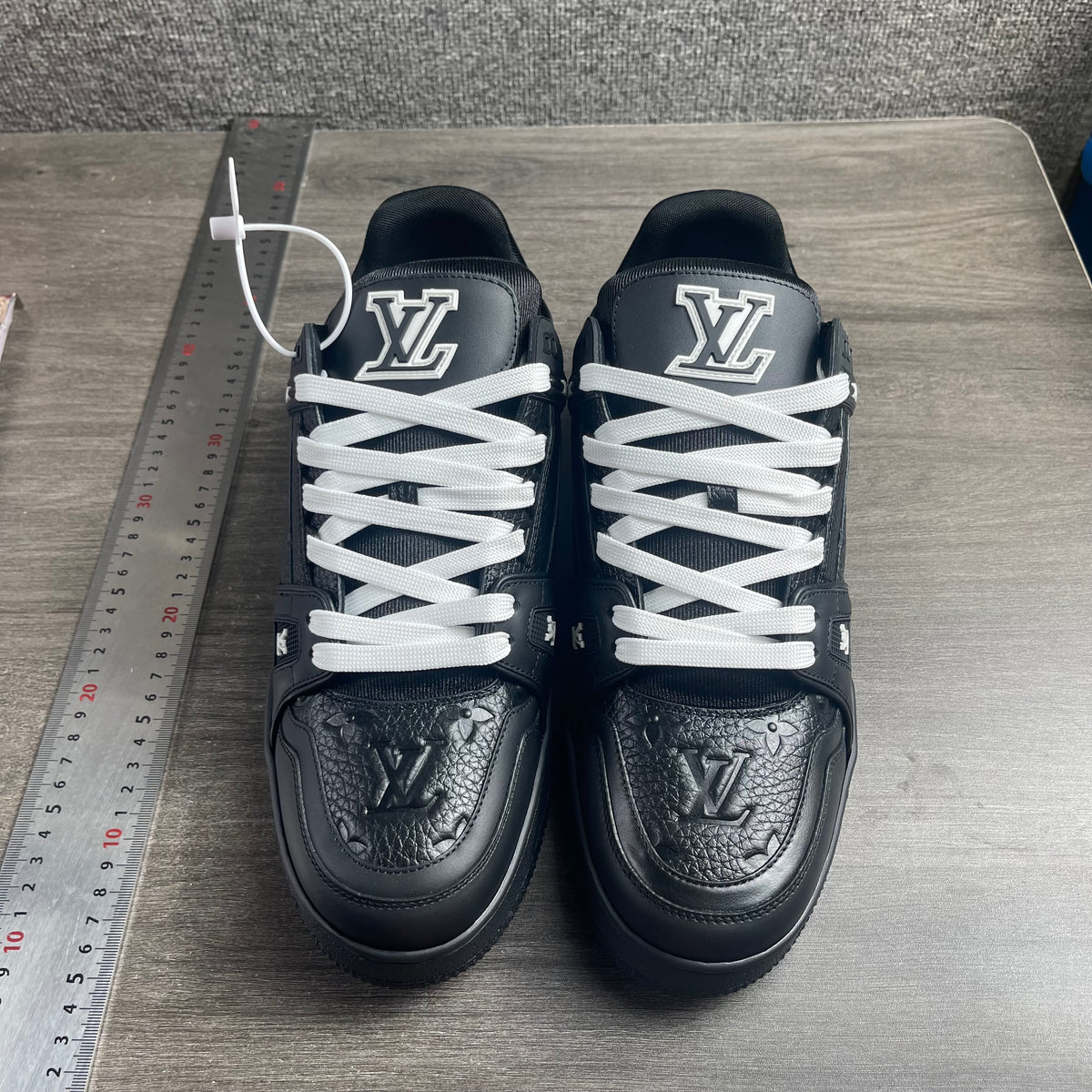 LV Trainer Black