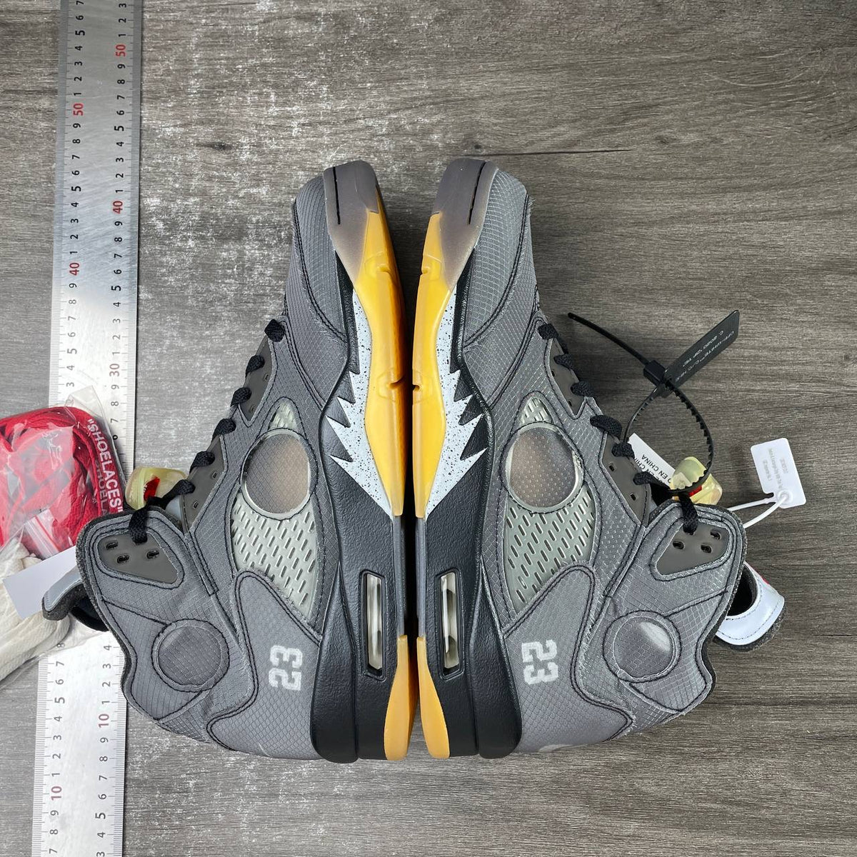 AJ5 Off-White Muslin