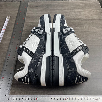 LV Trainer Black & White