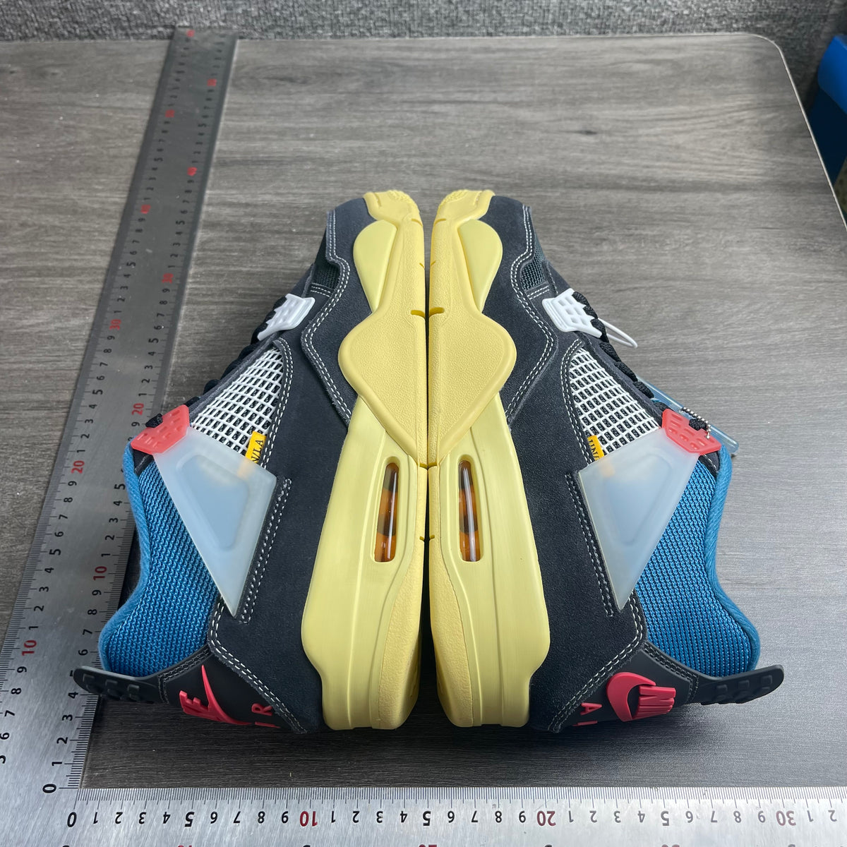 AJ4 Union Off Noir