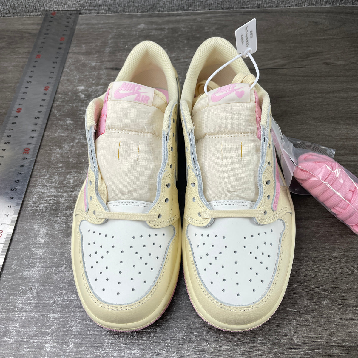J1 Low Shy Pink