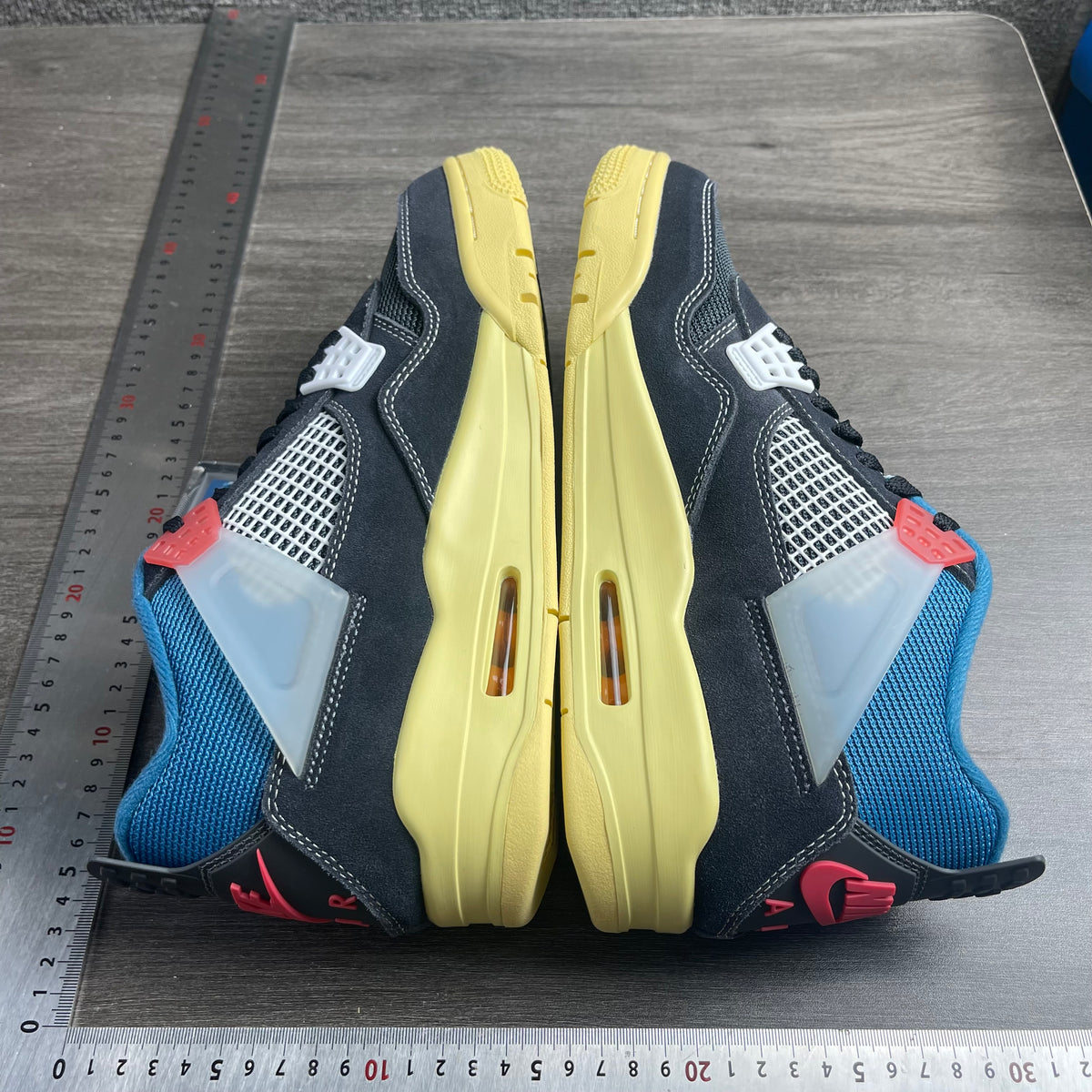 AJ4 Union Off Noir