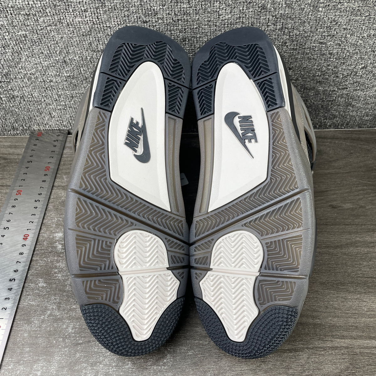 AJ4 Cave Stone