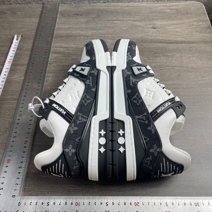 LV Trainer Black & White