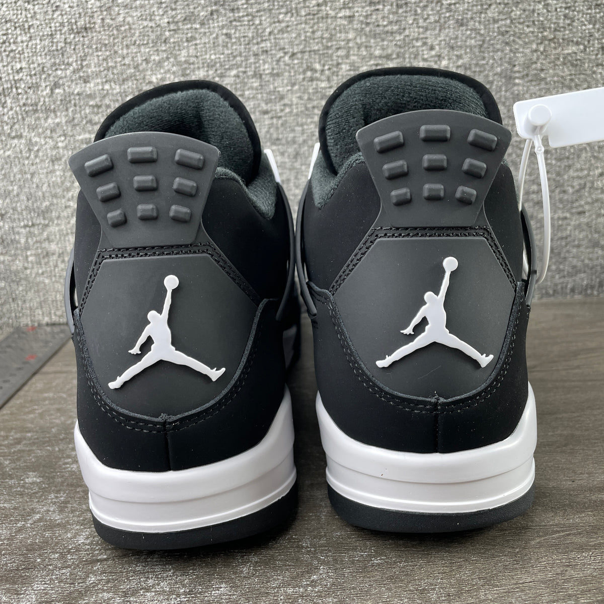 AJ4 White Thunder