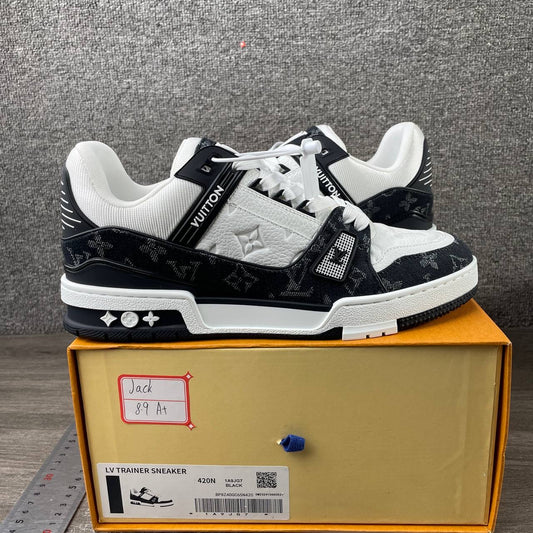 LV Trainer Black & White