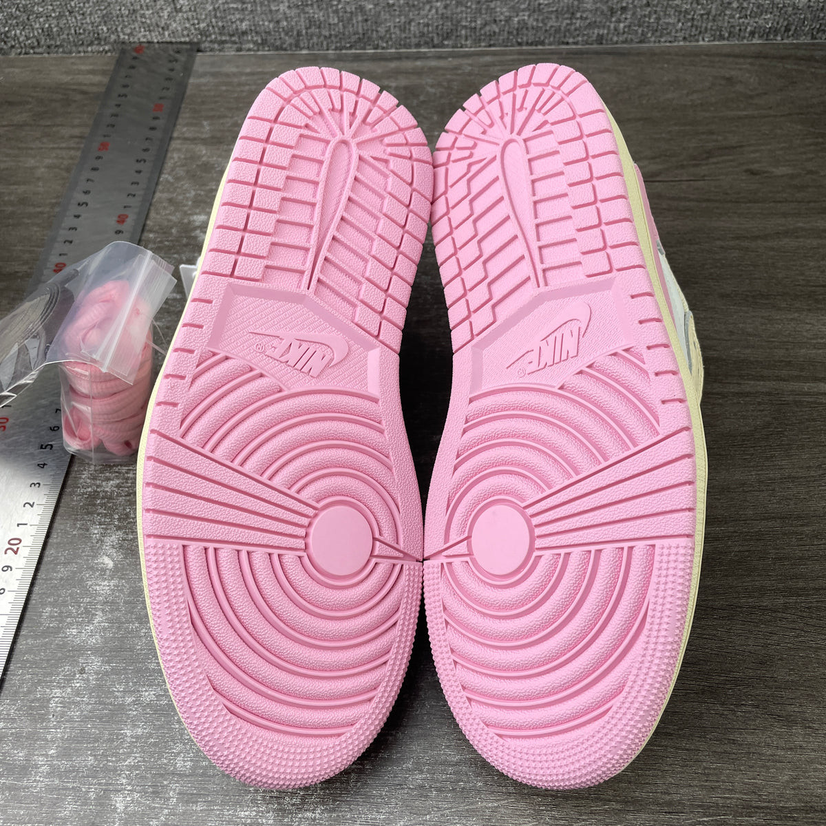 J1 Low Shy Pink