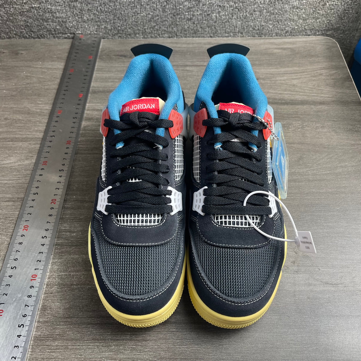 AJ4 Union Off Noir